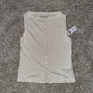 BNWT Abercrombie wide rib button through slash top